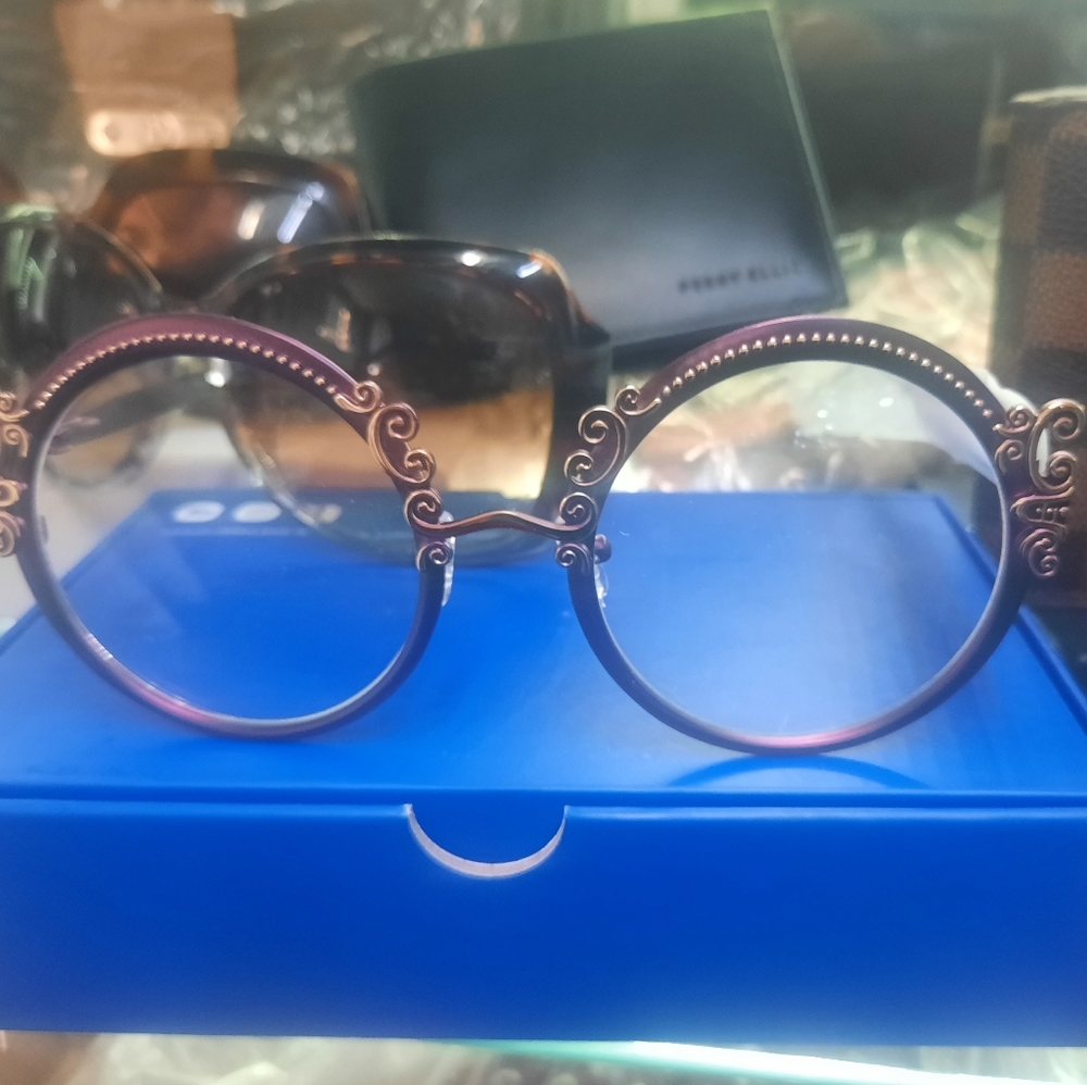🆕️ Lorain Magnificent glasses